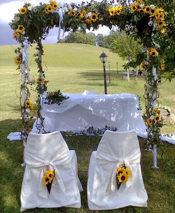 Un Matrimonio All Aperto Con Un Romantico Addobbo Di Girasoli