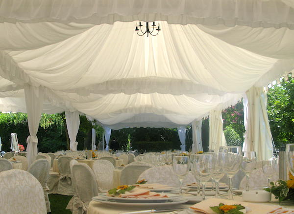 Matrimonio All Aperto Ombrelloni Gazebo O Tensostrutture Cosa Scegliere