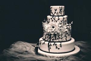 Una torta nuziale in Bianco e Nero per un matrimonio molto elegante!