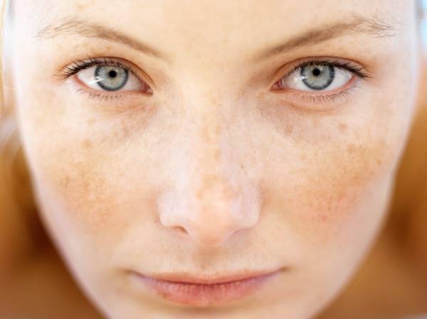 Il makeup più adatto per coprire macchie e inestetismi della pelle