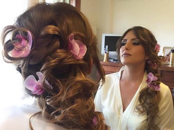 Acconciatura da Sposa decorata con Orchidee Farfalla