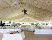 Come organizzare una location di nozze perfetta... dal pavimento al soffitto!