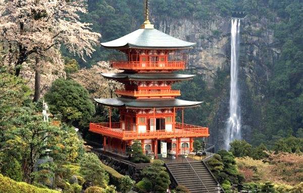 Un viaggio di nozze in Giappone per veri esploratori: Koyasan sul monte Koya