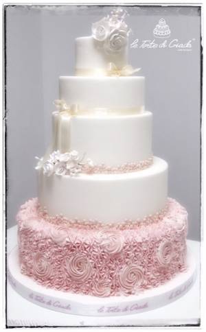 Una torta rosa che ha addolcito un matrimonio iniziato non nel migliore dei modi!