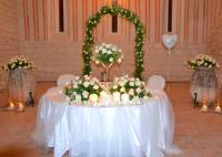 Rettangolare, rotondo, a mezzaluna: qual&#039;è il tavolo migliore per il vostro ricevimento di nozze?