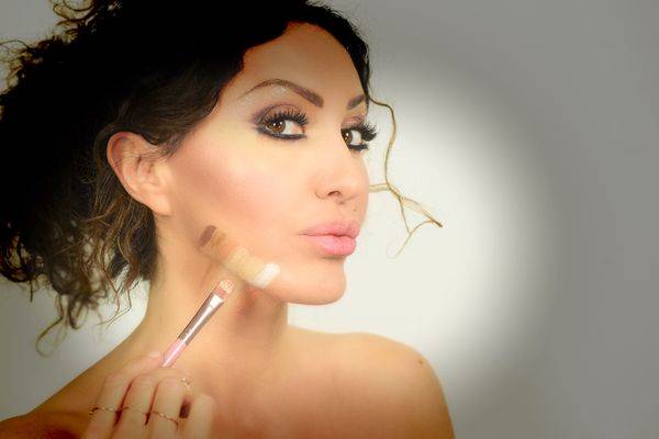 Contouring e strobing: tecniche e nuove tendenze del wedding make-up.